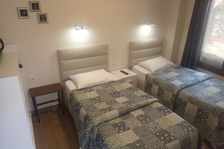 Room 5 of 125
