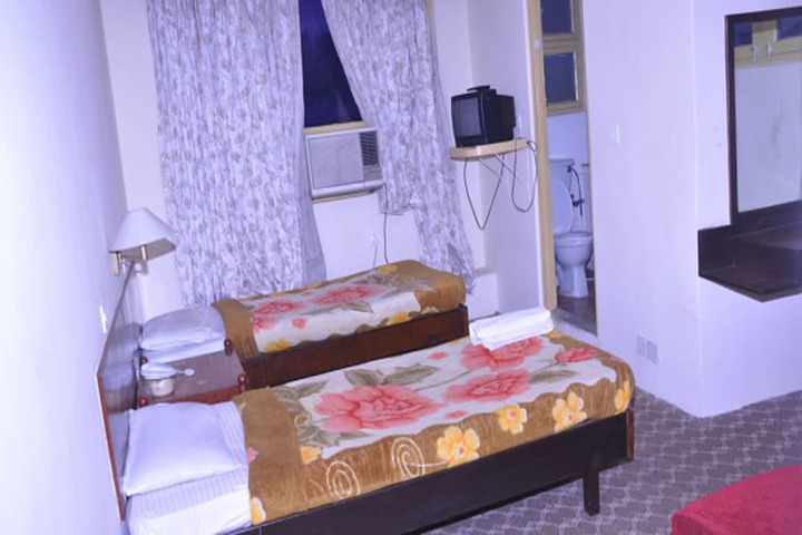 Room 8 of 12