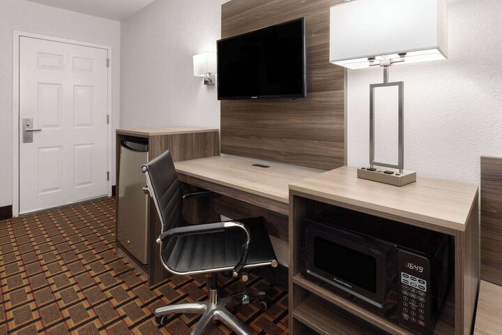 Room 7 of 43