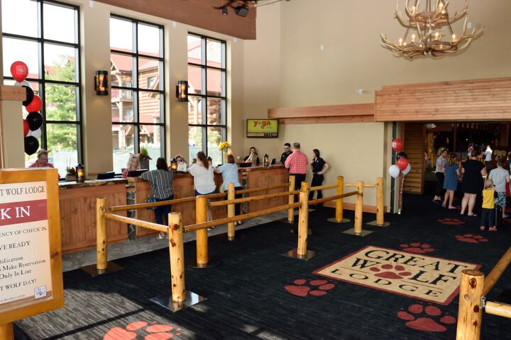 Check-in/check-out kiosk