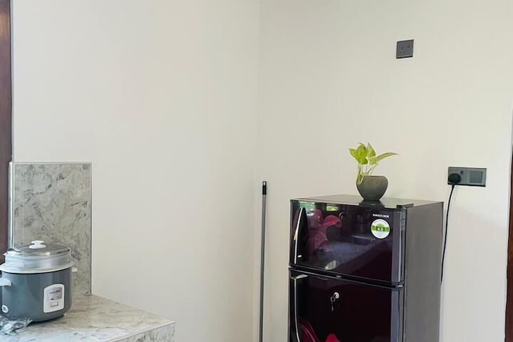 Room 5 of 12