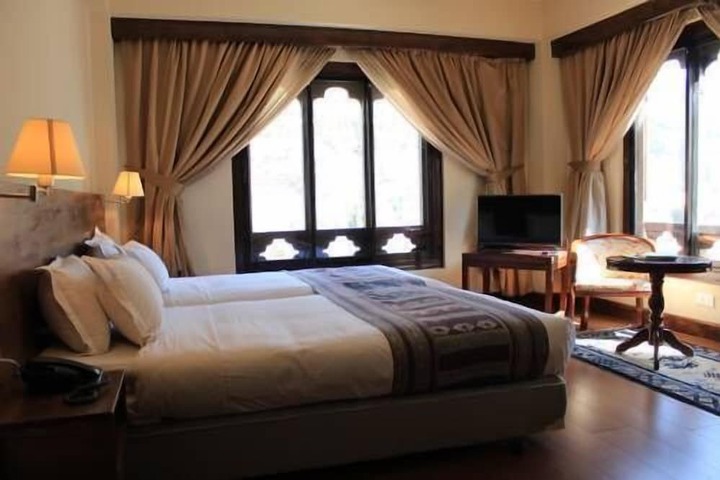 Room 8 of 18