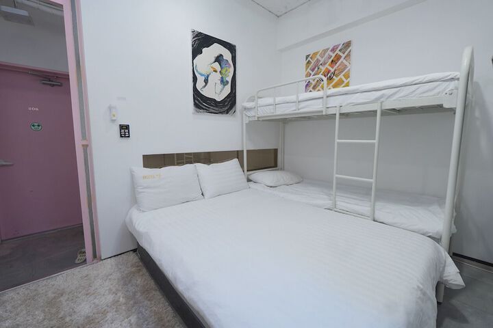 Room 25 of 43