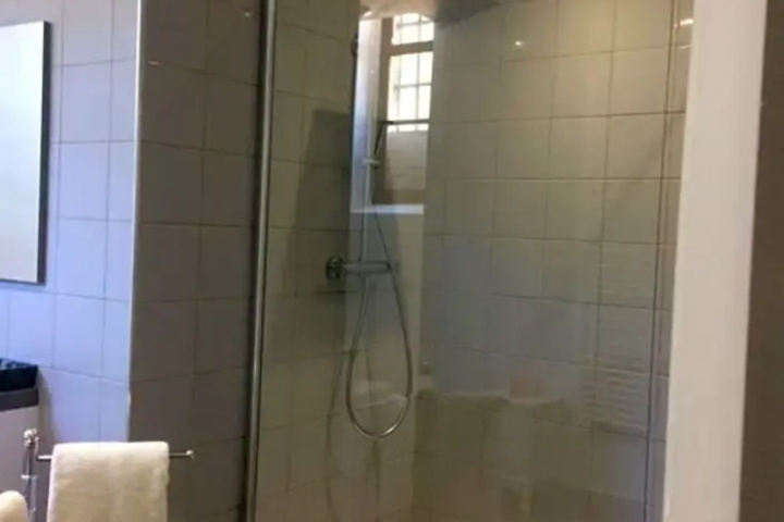 Room 8 of 14
