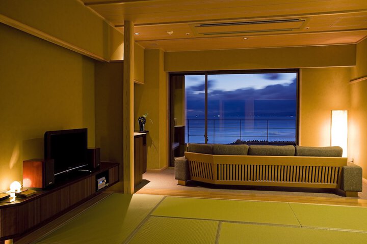 Room 13 of 40