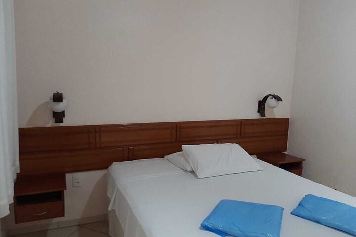 Room 6 of 12