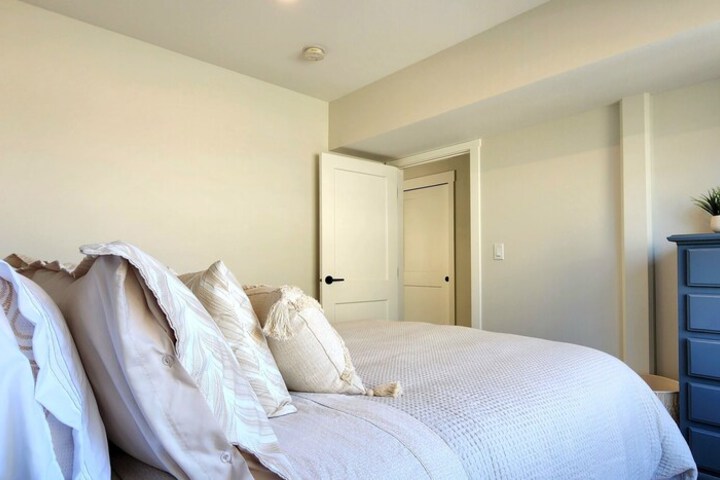 Room 116 of 543