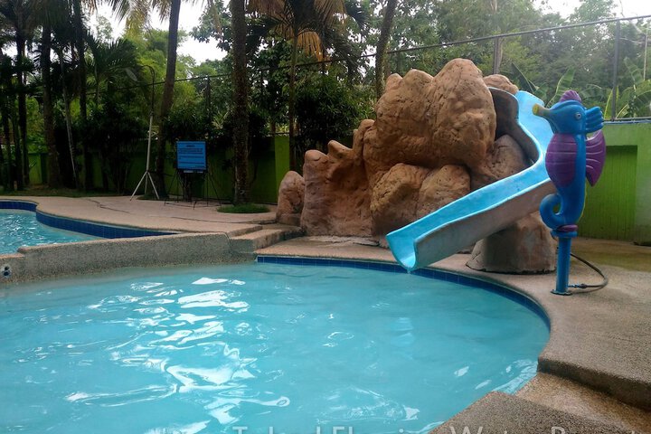 Hotel Pool
