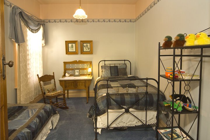 Room 4 of 27
