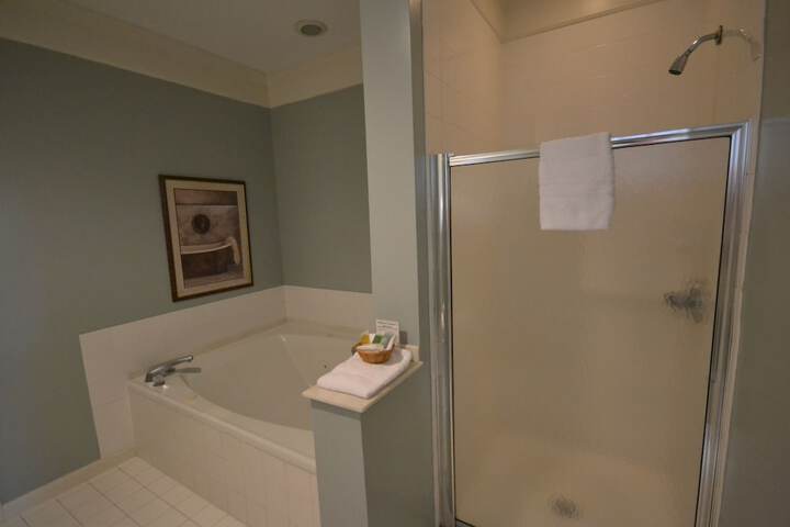 Townhouse Queen Bed (6 of 15)