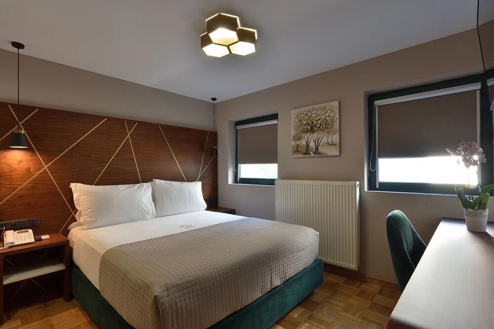 Room 4 of 16