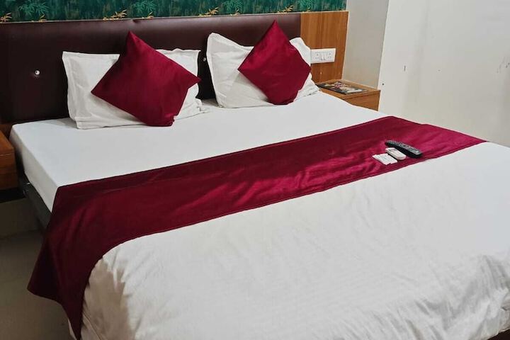 Room 10 of 27