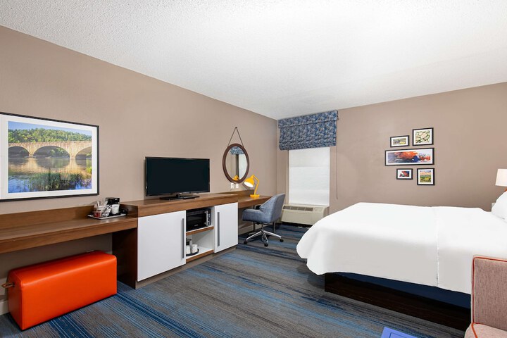 1 King Bed (7 of 17)