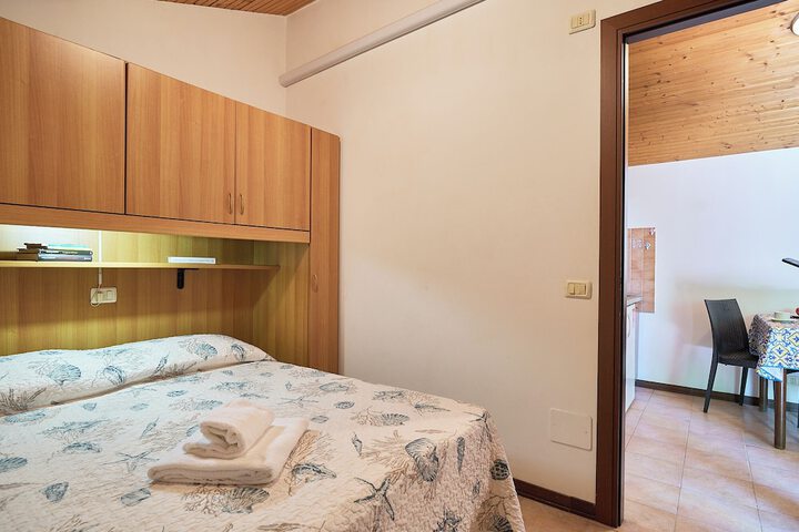 Room 4 of 38