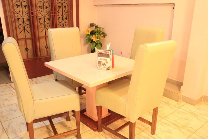 Dining 10 of 26