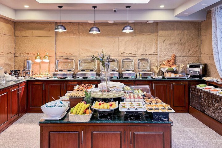 Dining 80 of 102