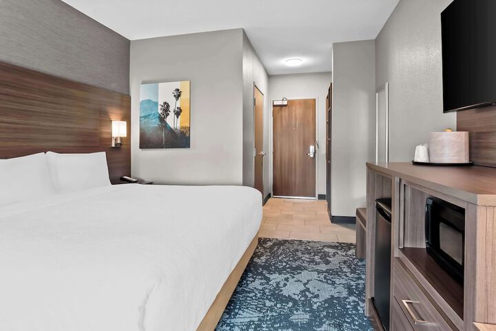 1 King Bed (6 of 6)