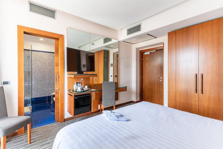Room 36 of 74