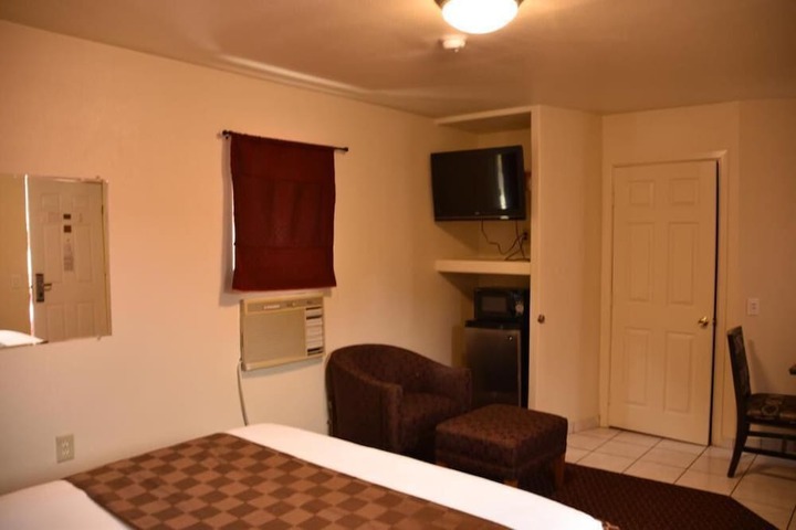 Room 13 of 30