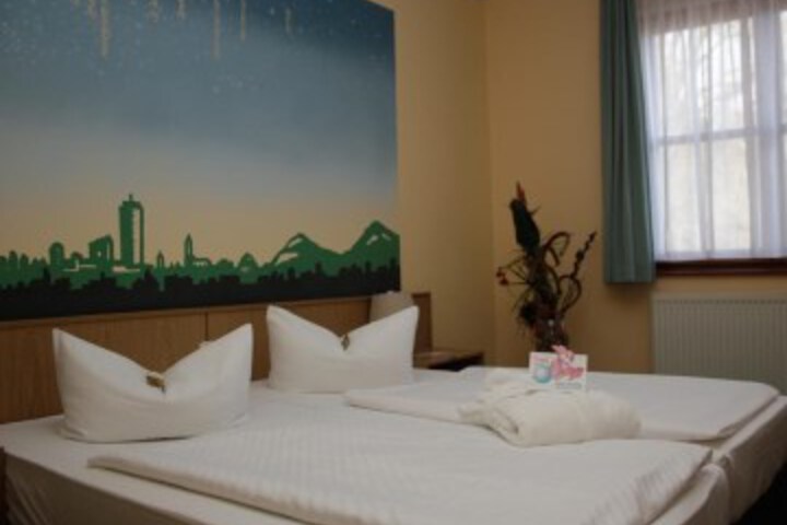 Room 12 of 33