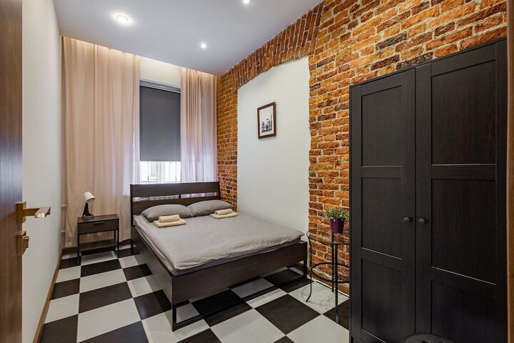 Room 16 of 33