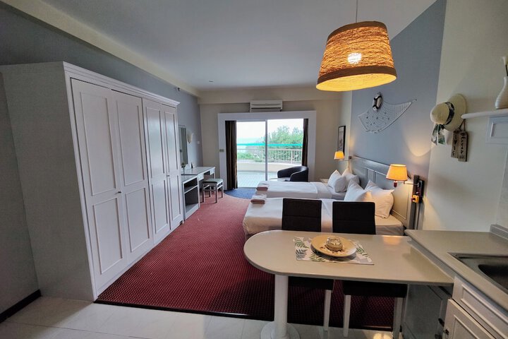 Room 348 of 650