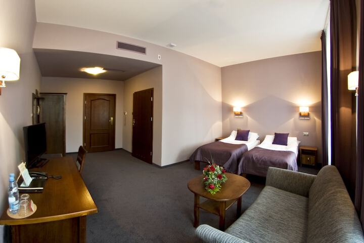 Room 4 of 47