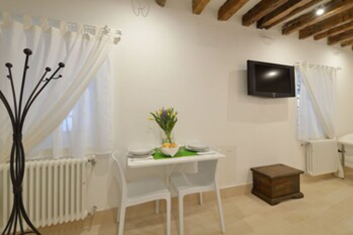 Room 28 of 28