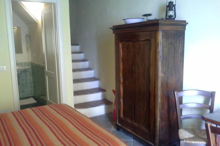 Room 13 of 33