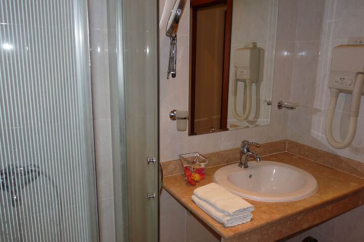 Room 70 of 98