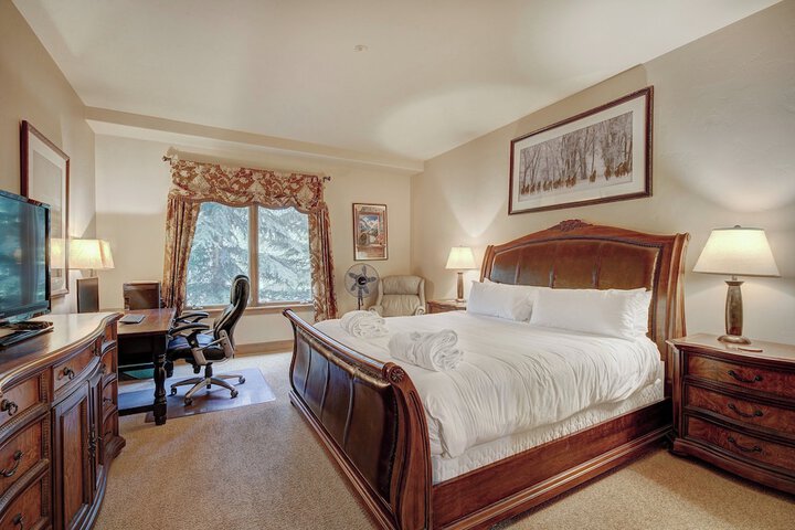 Room 44 of 493