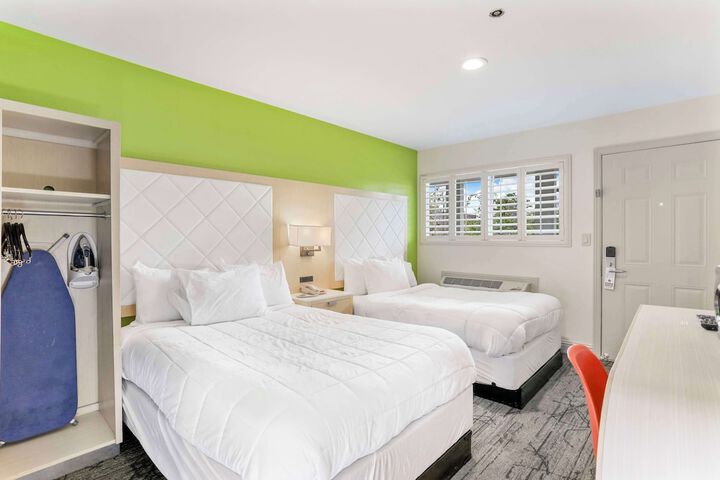 Room 8 of 43