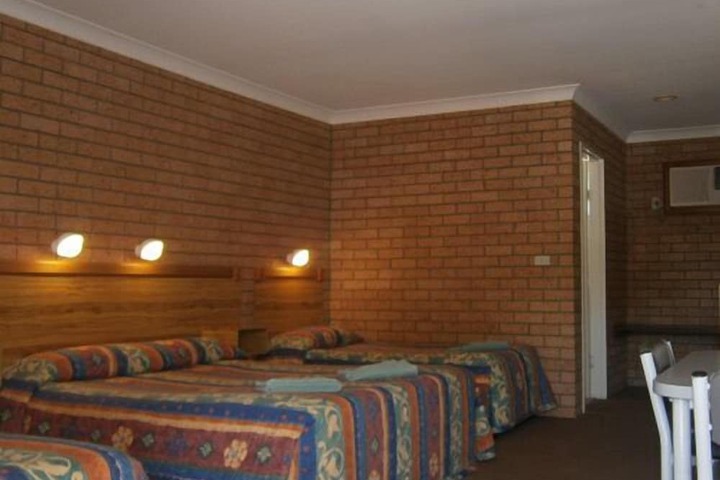 Room 8 of 27
