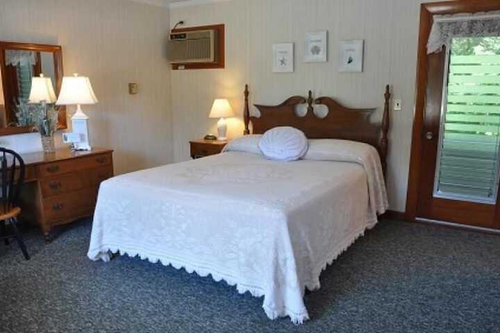Room 4 of 167