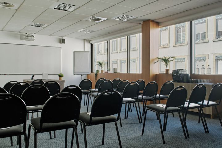 Business Center 90 of 96