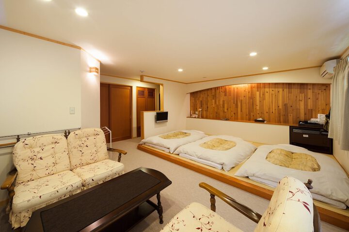 Room 14 of 33