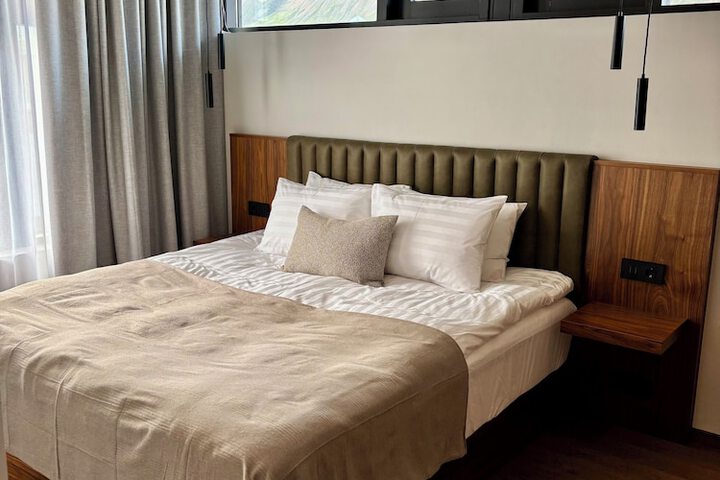 Room 8 of 32