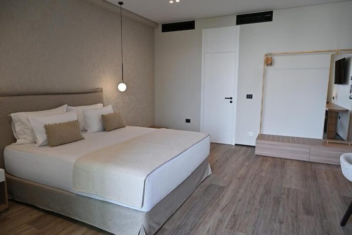 Room 27 of 72