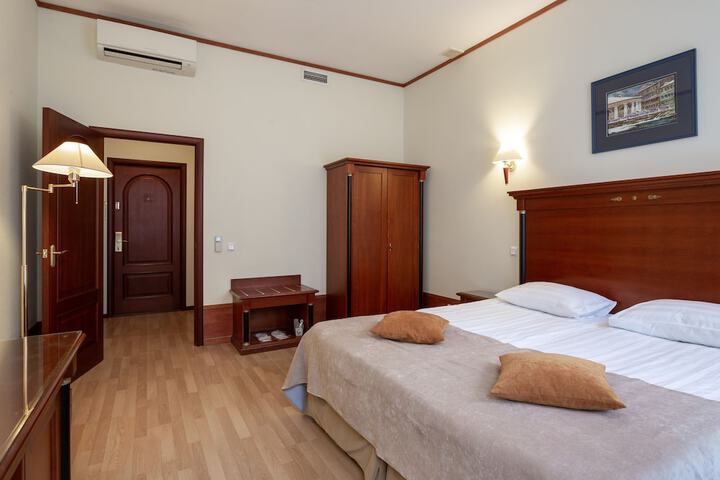 Room 18 of 39
