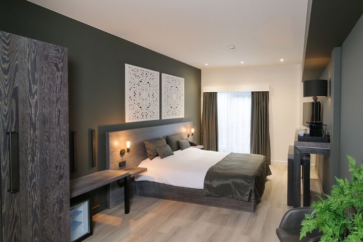 Room 3 of 20