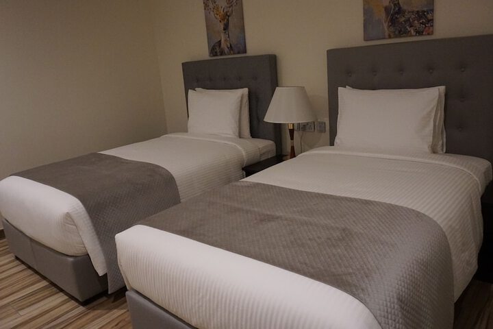 Room 6 of 25
