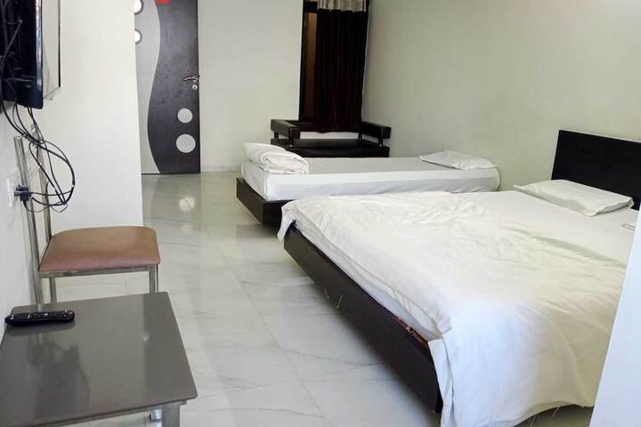 Room 4 of 11