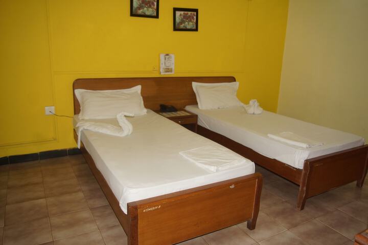 Room 5 of 17