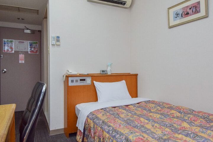 Room 25 of 105