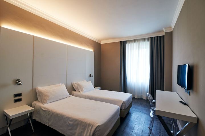 Room 8 of 26