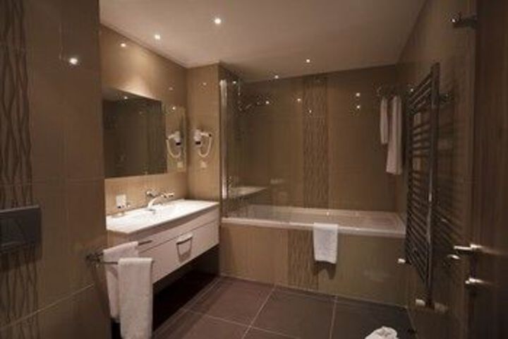 Room 5 of 75