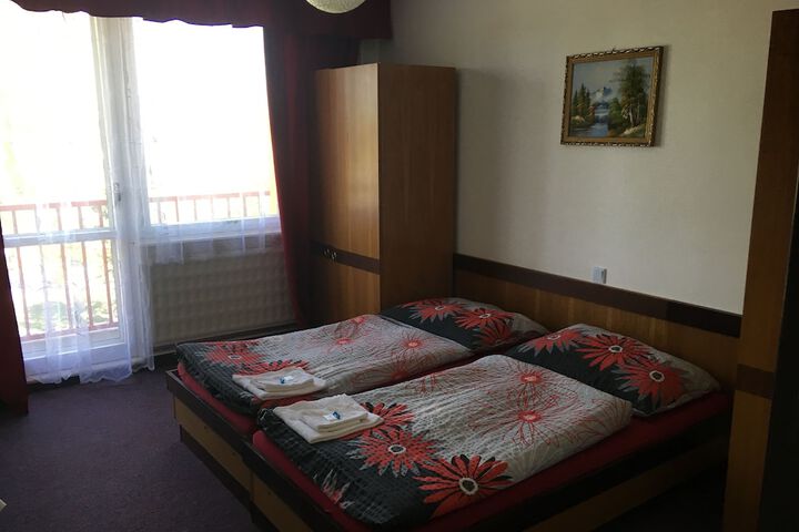 Room 16 of 76