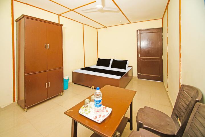 Room 27 of 33