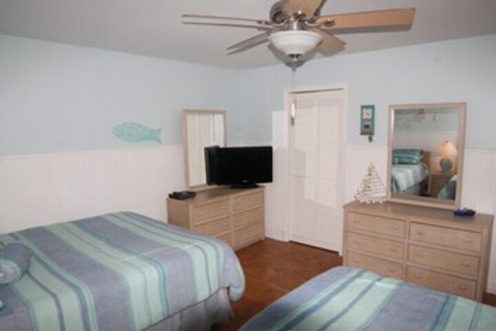 Room 28 of 32