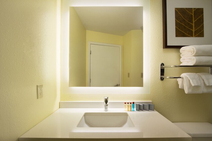 Room 27 of 35
